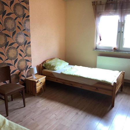 Monteurunterkunft Oberhausen-Rheinhausen Bagian luar foto