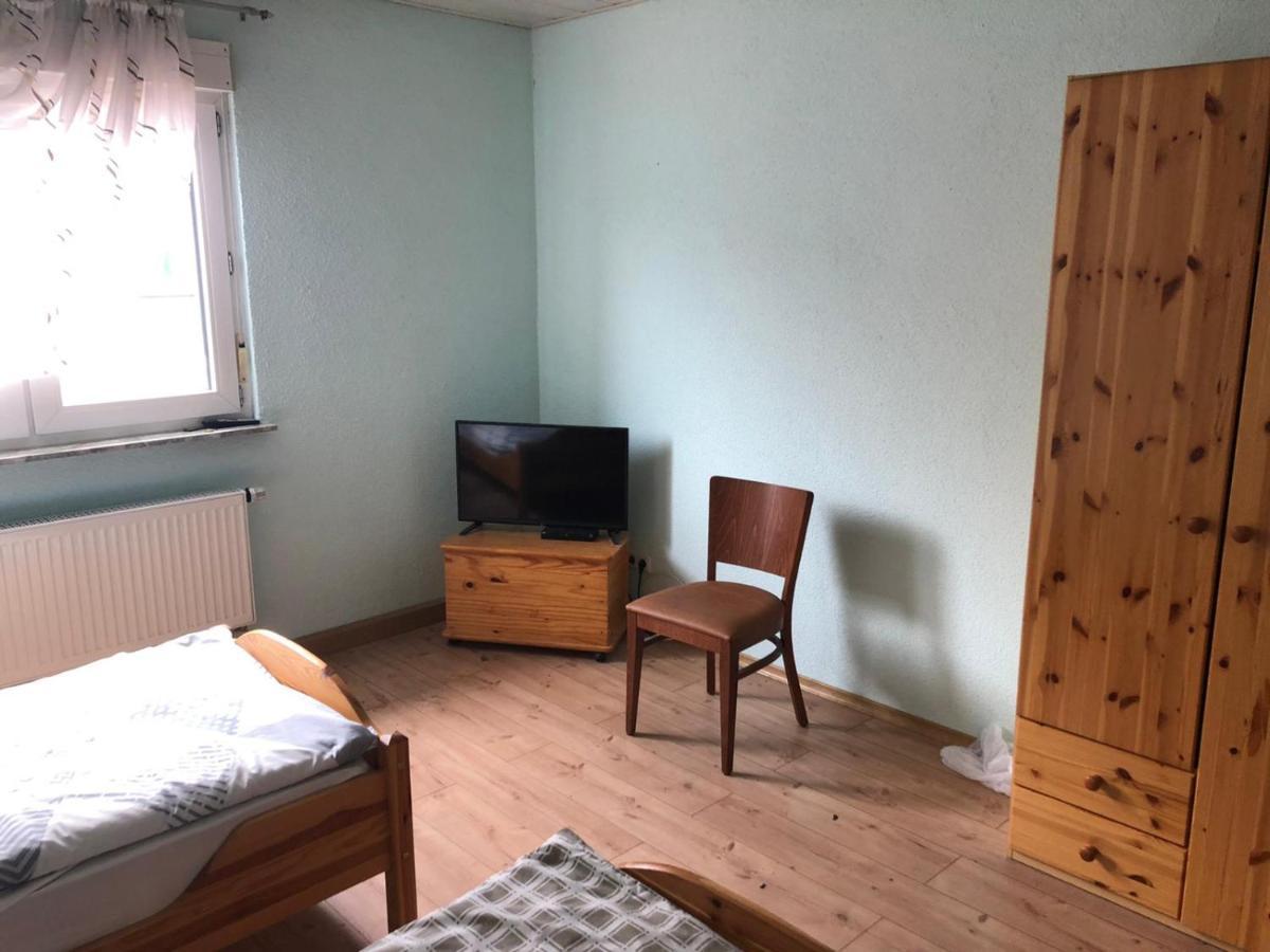 Monteurunterkunft Oberhausen-Rheinhausen Bagian luar foto