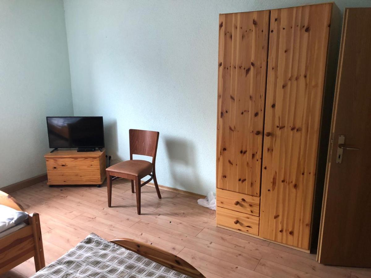 Monteurunterkunft Oberhausen-Rheinhausen Bagian luar foto