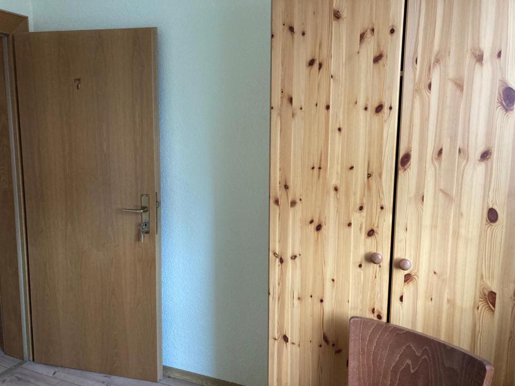 Monteurunterkunft Oberhausen-Rheinhausen Bagian luar foto
